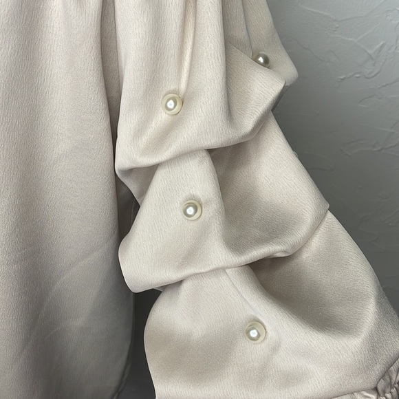 Roz & Ali Ruffle Sleeve on or off shoulder top - Picture 3 of 11